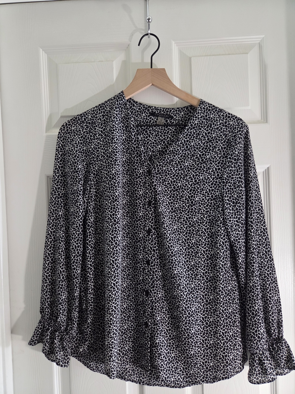 T Tahari Black and White V-Neck Printed Blouse